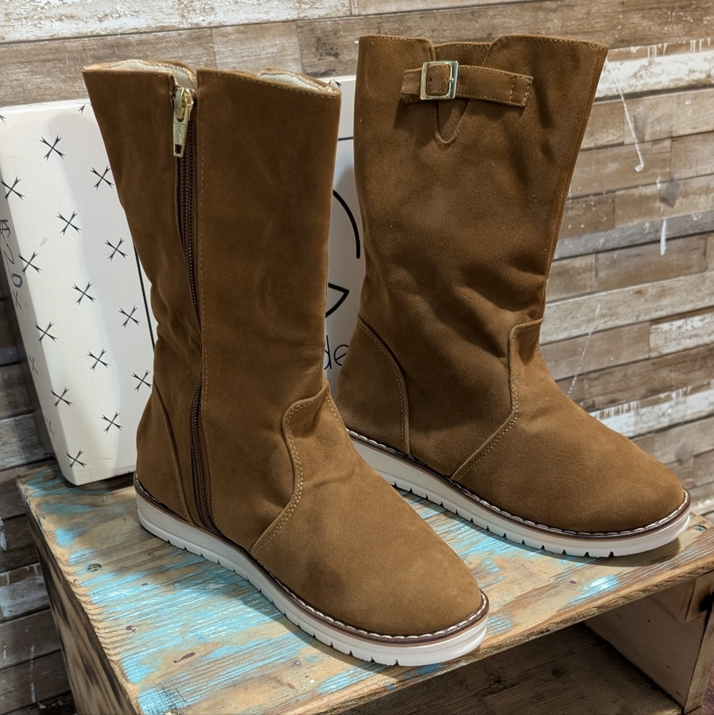 Everglades New In Box Snow Pull On Side Zipper Camel/Tan Boots